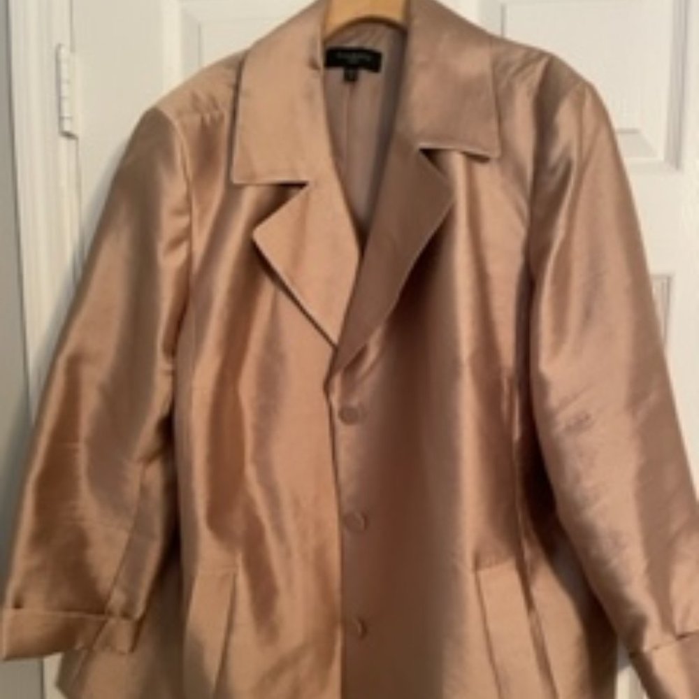 Talbots	tan	22w silk/wool jacket with a sheen to make it look almost like gold